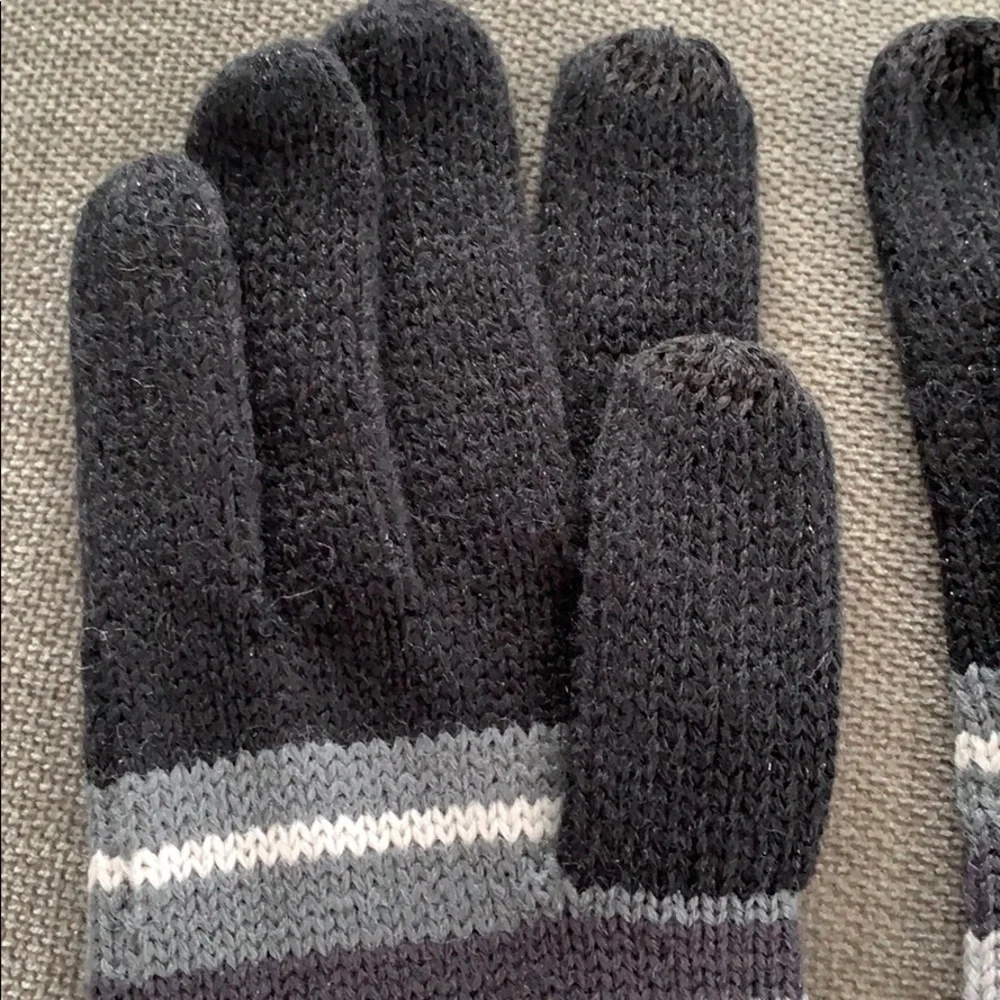 Kensie striped knit gloves.